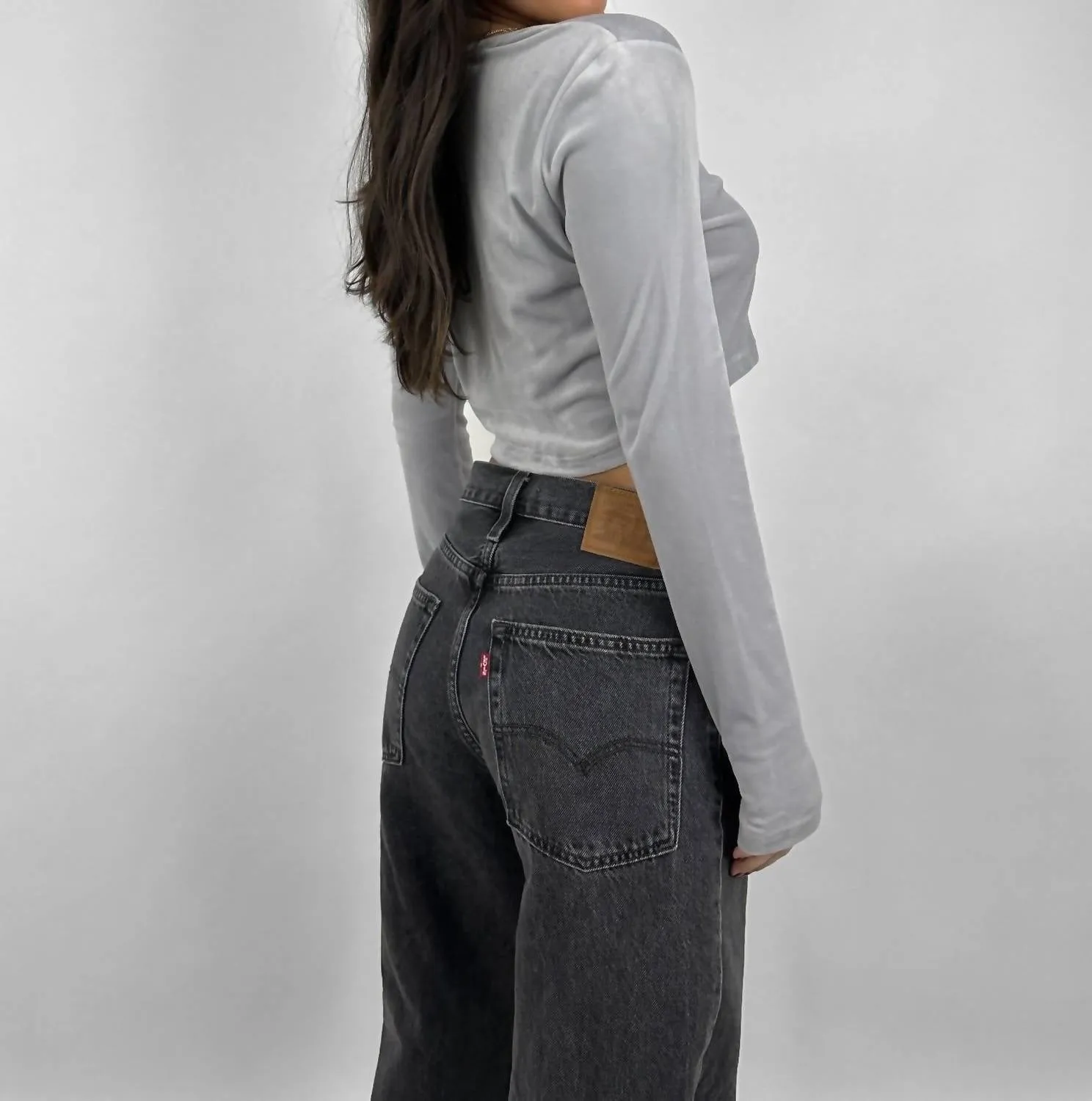 Nia - Crewneck Velvet Cardigan